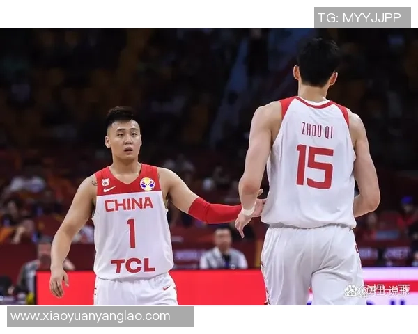 中国男篮在与科特迪瓦的第四节较量中展现出强大实力与团队合作精神